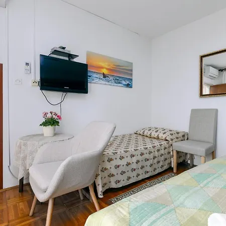 Apartment Ana *