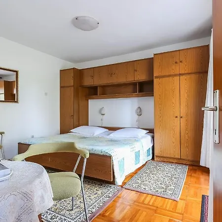 Apartment Ana *
